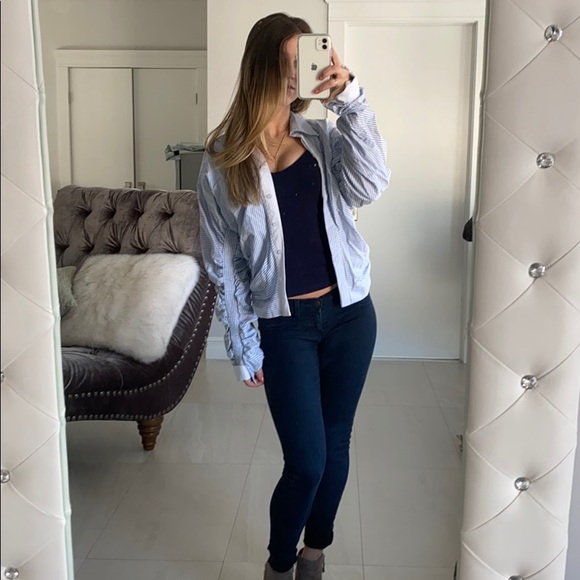 AO Ruffle Collar Top - Picture 3 of 7